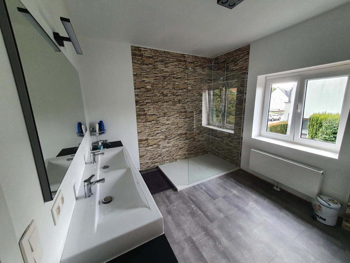 Private Room With Shared Spaces Ranst Buitenkant foto